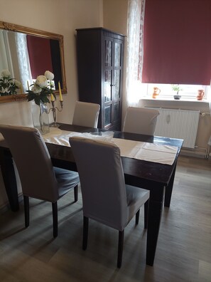 Dining - Apartment "Tapas Restaurante 1" with Shared Terrace & Wi-Fi (Viersen)