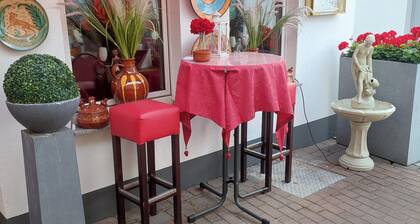 Ferienwohnung "Tapas Restaurante 1" mit Gemeinschaftsterrasse und WLAN