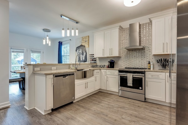 Casa clássico | Cozinha privada | Geladeira grande, micro-ondas, fogão, lava-louças