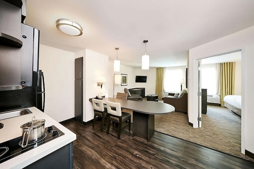 Convenient Stay! Pet-friendly Property, Near Little Clague Park And Morton Park! - North Olmsted, OH