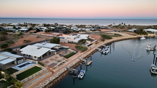 Bonefish - Marina house with a jetty and a viewing platform!