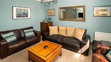 TV, fireplace, DVD player, books