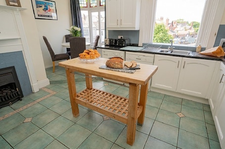 冷蔵庫、電子レンジ、オーブン、コンロ. A beautiful coastal holiday home, ideally situated in the heart of Tynemouth Village.