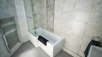Combined shower/bathtub, hair dryer, towels