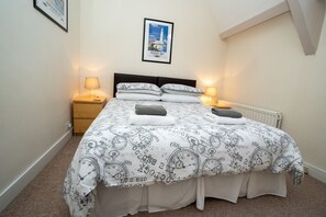 5 bedrooms, free WiFi, bed sheets