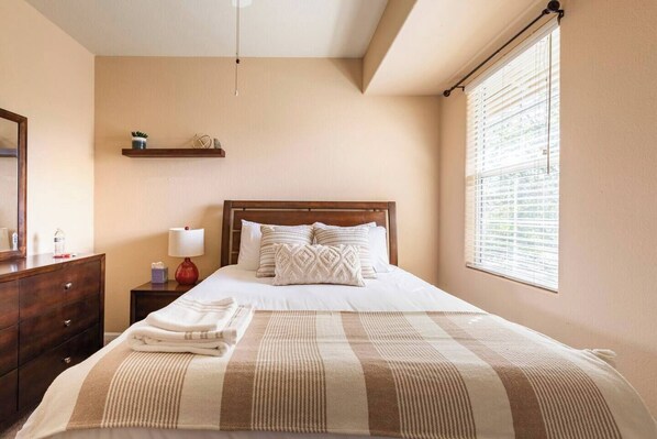 3 bedrooms, iron/ironing board, WiFi, bed sheets