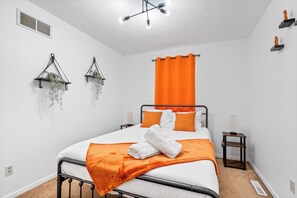 3 bedrooms, desk, iron/ironing board, WiFi