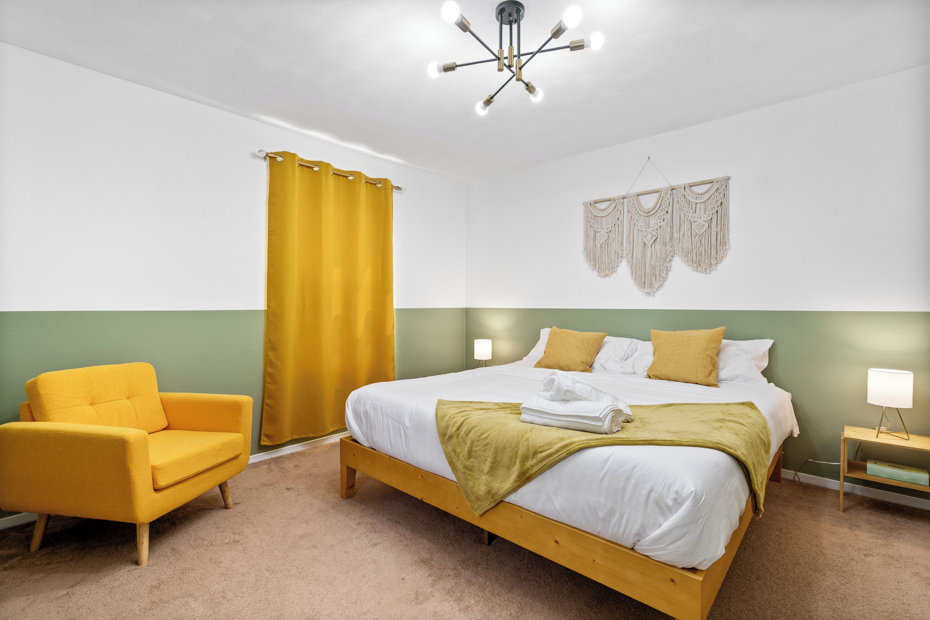 3 slaapkamers, een bureau, een strijkplank/strijkijzer, wifi