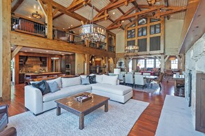 Smart-TV, Kamin, Videospiele, Tischfußball