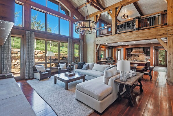 Smart-TV, Kamin, Videospiele, Tischfußball