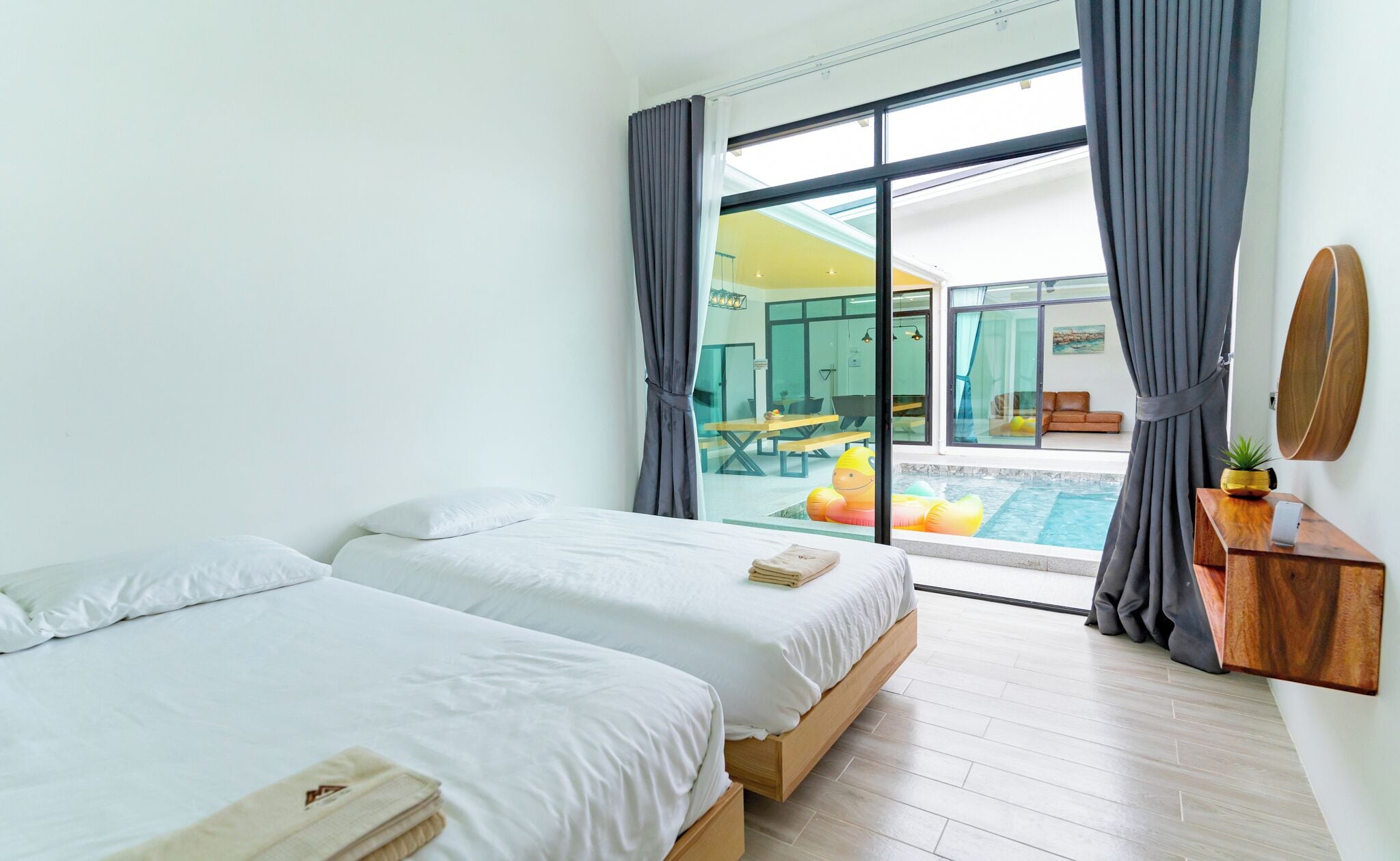 4 bedrooms, desk, free WiFi, individually furnished