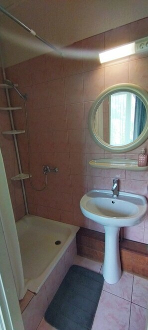 Shower, towels, soap, shampoo