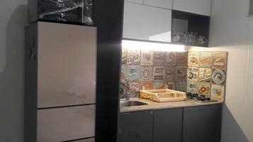 Fridge, microwave, stovetop, coffee/tea maker