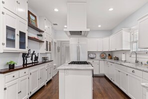 Fridge, microwave, oven, stovetop - Free Fun Included | Near Zoo, Pearl & Riverwalk | Charming Historic Casa in Midtown by Trinity (San Antonio)