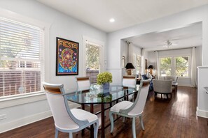 Dining - Free Fun Included | Near Zoo, Pearl & Riverwalk | Charming Historic Casa in Midtown by Trinity (San Antonio)