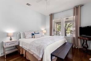 3 Schlafzimmer, Schreibtisch, Bügeleisen/Bügelbrett, Reisekinderbett