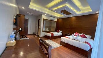 奢华客房, 多张床 | 1 多间卧室、免费 WiFi、床单