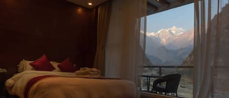 Luxury Room, Multiple Beds | 1 bedroom, free WiFi, bed sheets