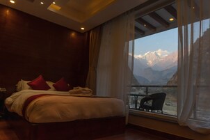 Luxury Room, Multiple Beds | 1 bedroom, free WiFi, bed sheets