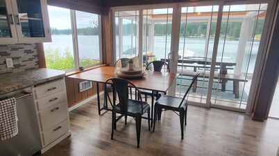 Lakefront House with dock and lots of toys!