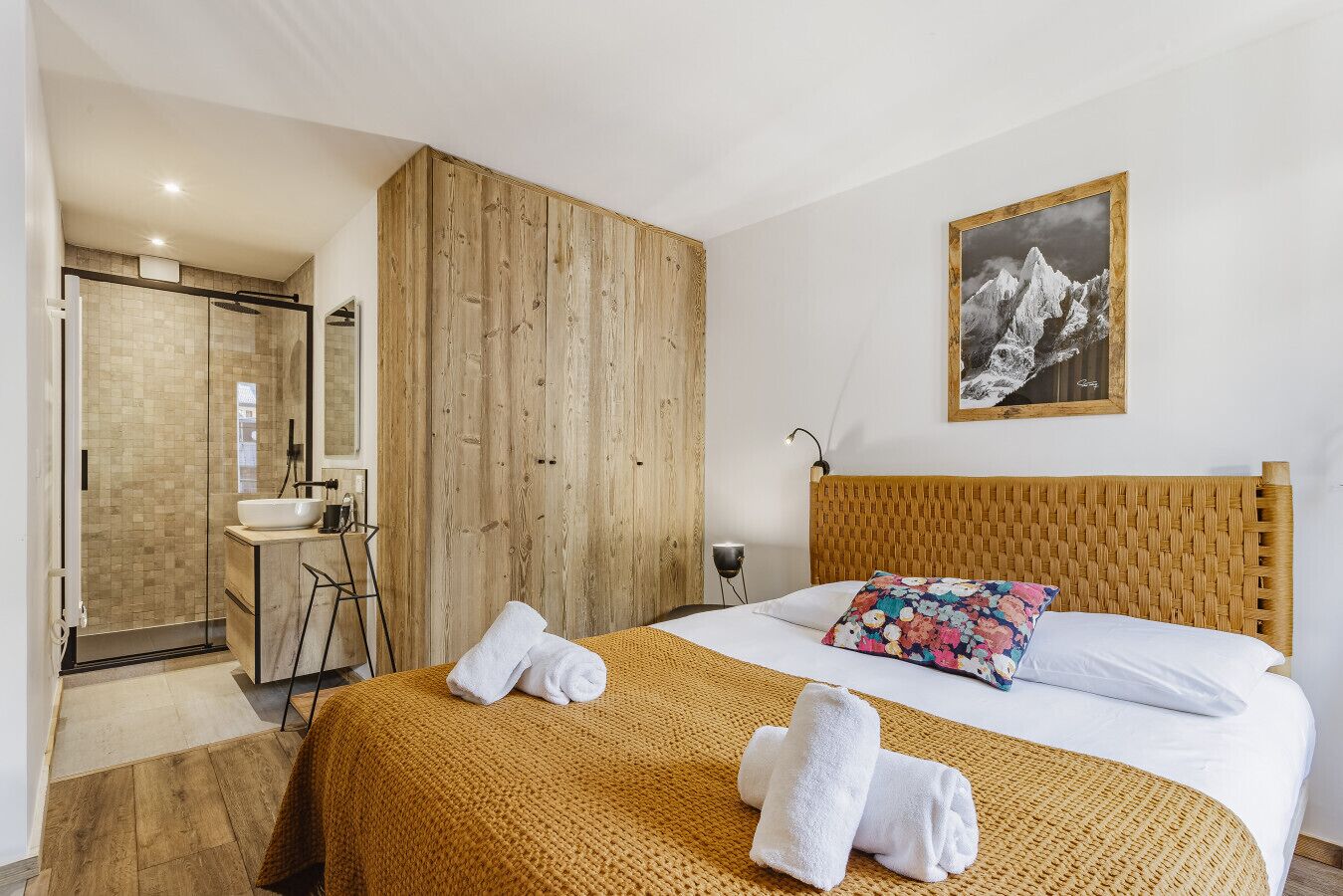 1 dormitorio, tabla de planchar con plancha, cuna de viaje y wifi gratis