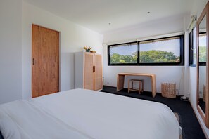 3 bedrooms, desk, iron/ironing board, travel cot