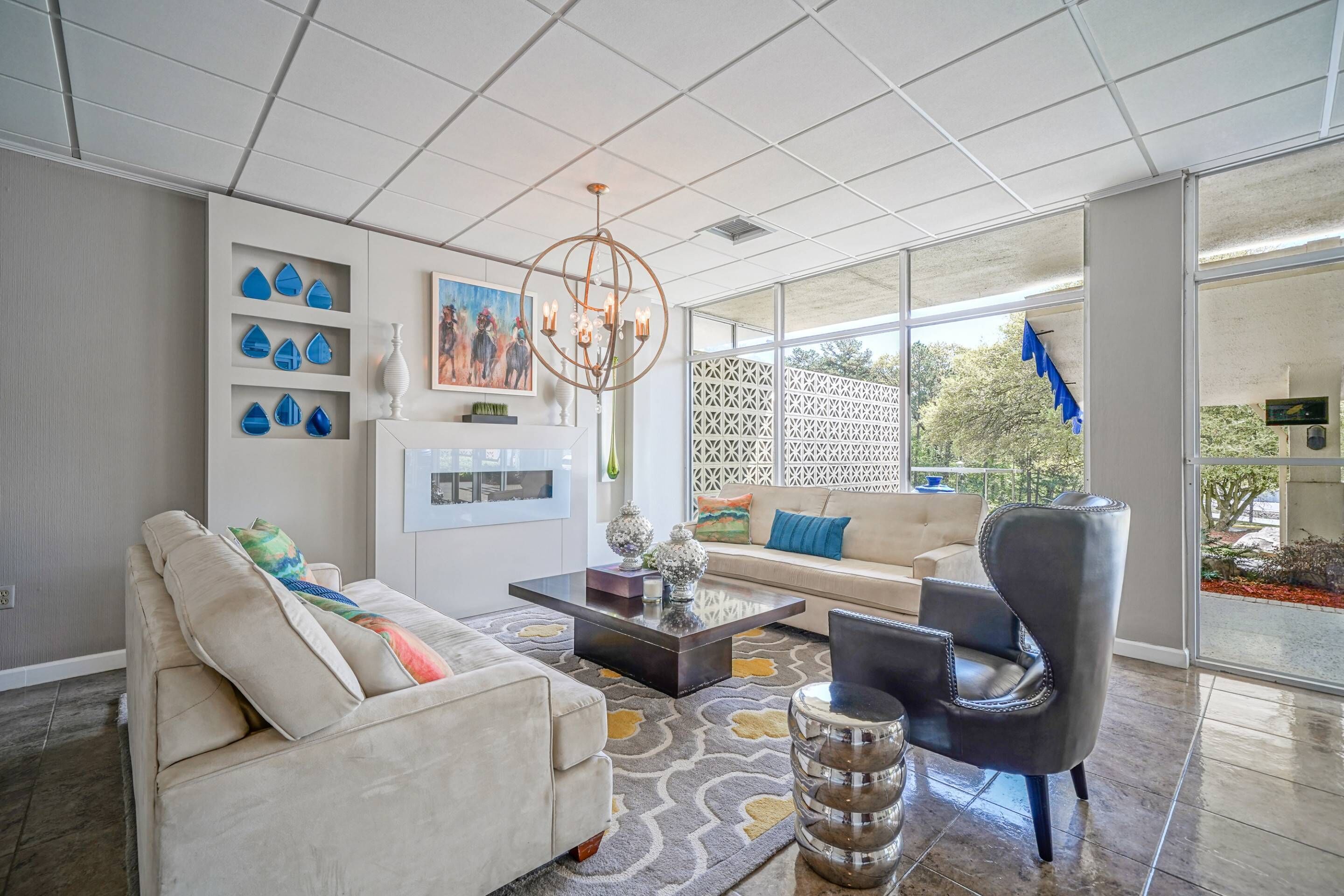 Smart-tv, pejs, bordtennisbord