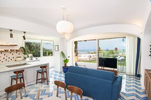 Una televisión, una videoteca