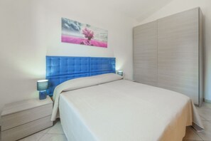 4 bedrooms, iron/ironing board, WiFi