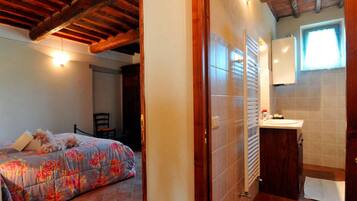 12 quartos, ferros/tábuas de passar roupa, Wi-Fi