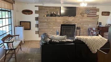Smart TV, fireplace