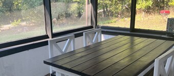 Cozy cabin, easy lake access, Ridge Route, Lake Tenkiller-close to Fin & Feather