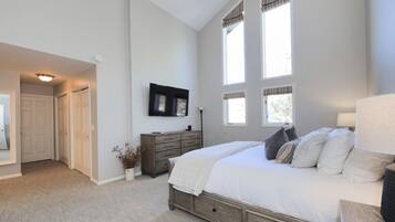 4 bedrooms, iron/ironing board, WiFi, bed sheets
