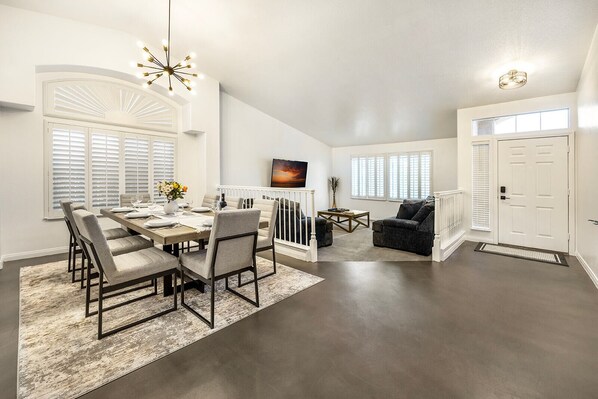 Interior - Beautiful White House Retreat (Las Vegas)