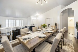Dining - Beautiful White House Retreat (Las Vegas)