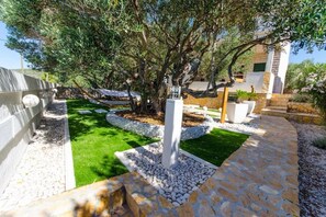 House | 4 bedrooms - Bo e - 10m From the sea - H 10 2 (Trogir)