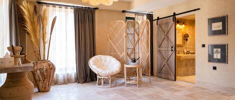 Suite | In-room safe, free WiFi, bed sheets