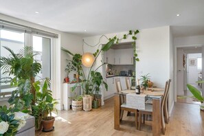 Dining - Boho-Chic Apartment w/ Sea Views & Parking (Newquay)