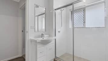Shower, hair dryer, towels, shampoo
