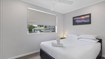 3 bedrooms, iron/ironing board, WiFi, bed sheets