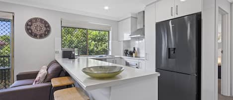 Refrigerador, microondas, horno, placa de cocina