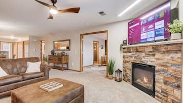 Smart TV, fireplace