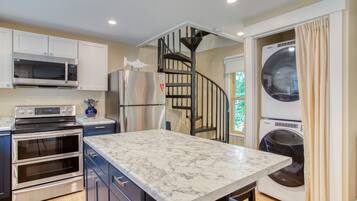 KĂŒhlschrank, Mikrowelle, Ofen, Herdplatte