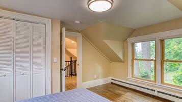 2 makuuhuonetta, silitysrauta/-lauta, ilmainen Wi-Fi, vuodevaatteet