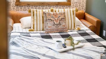 1 camera, una scrivania, Wi-Fi, lenzuola