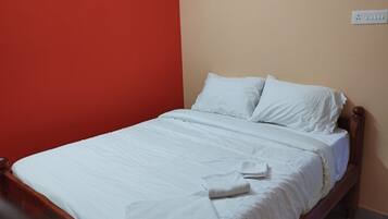 Deluxe Double Room | Egyptian cotton sheets, premium bedding, desk, rollaway beds