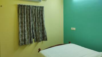 Deluxe Studio | Egyptian cotton sheets, premium bedding, desk, rollaway beds