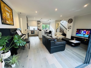 Smart TV, books, stereo
