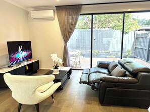 Smart TV, books, stereo - Relaxing home at near Chadstone with unlimited wifi and NETFLIX (Mount Waverley)