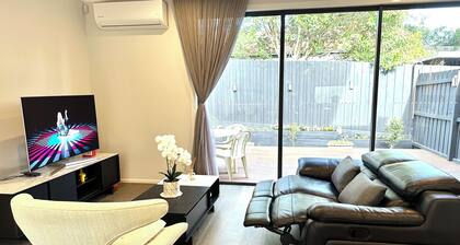 Relaxing home at near Chadstone with unlimited wifi and NETFLIX
